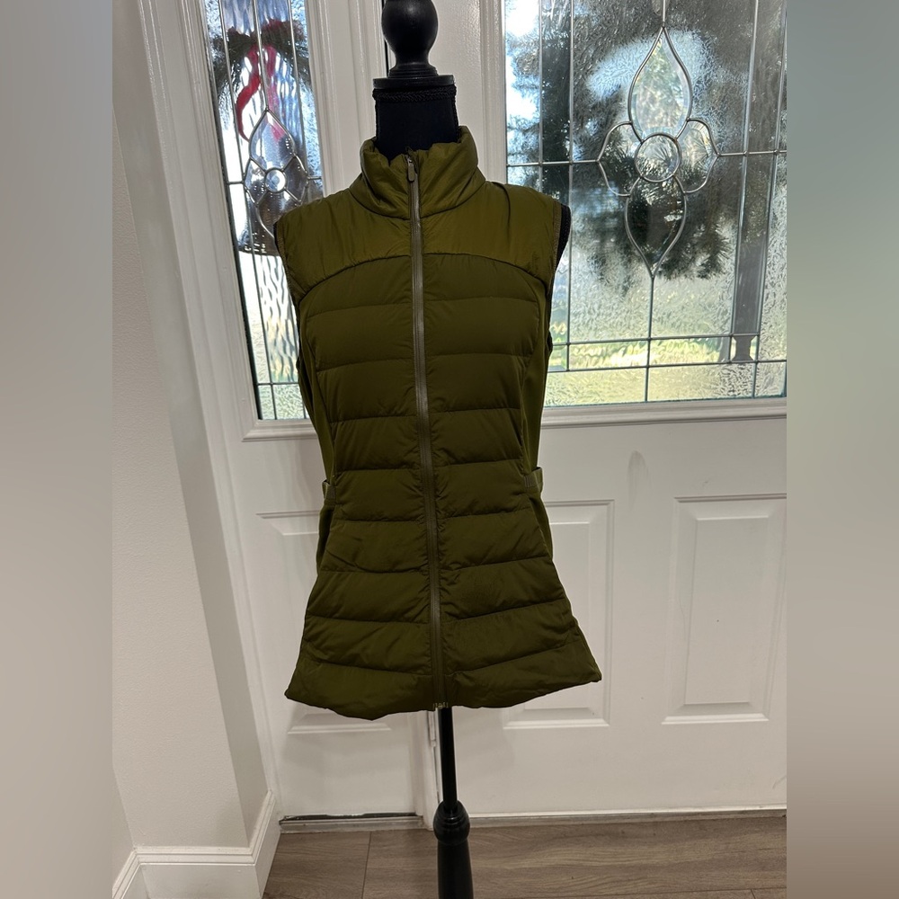 Lululemon Down For It All Vest in Moss Green size 12